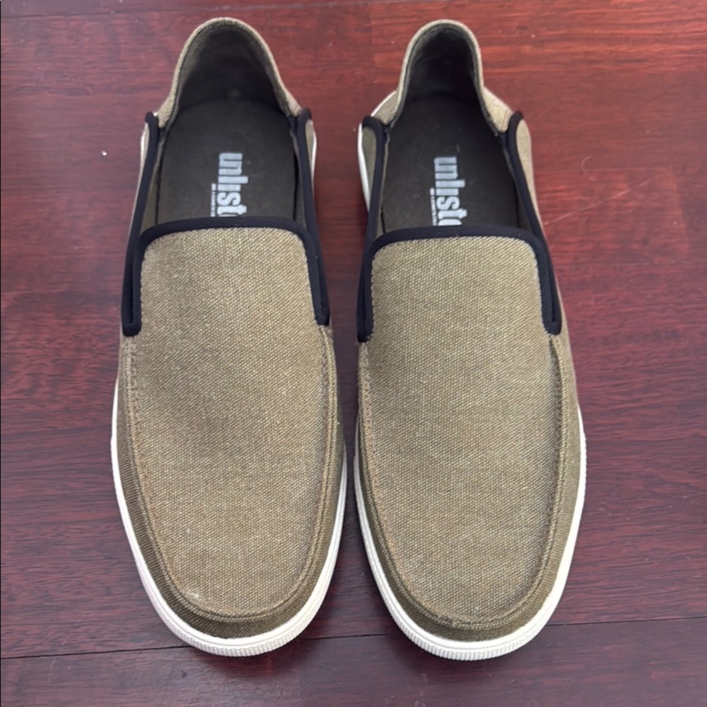 Unlisted by Kenneth Cole slides